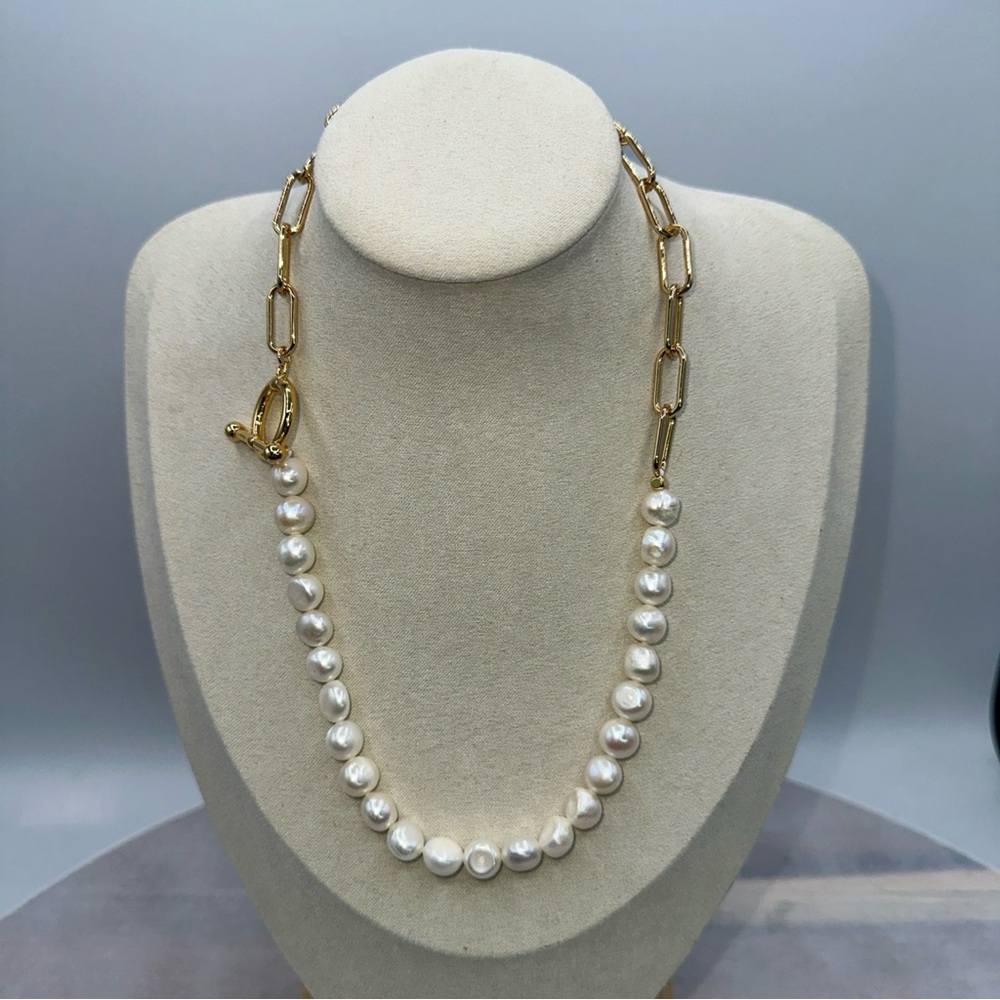 Costume Fashion Jewelry Faux Pearl Necklace Gold Tone Chain Toggle